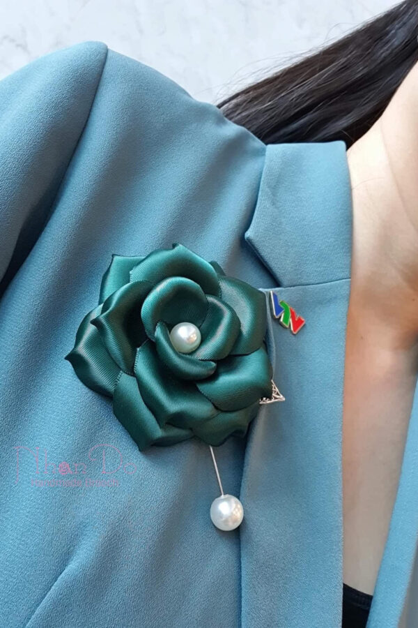 Hoa Cài Áo Ribbon Satin Cánh Nhọn 2 Hoa Cài Áo Vest